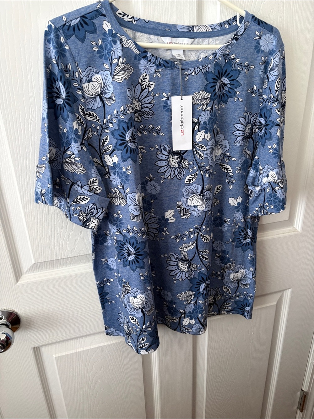 Liz Claiborne Blue Floral Scoop Neck Short Sleeve Top